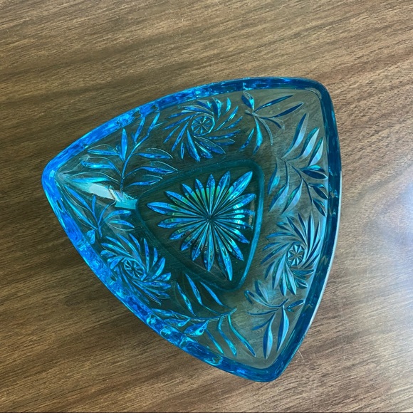 Vintage Aqua Glass Triangle Candy Dish - Hazel Atlas Pattern 6045 Stars Dish - Picture 2 of 7